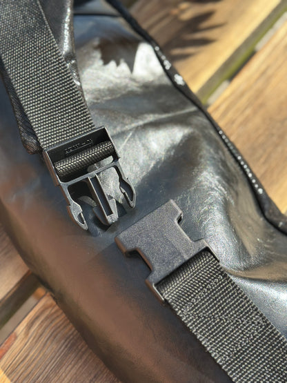 Sort, Crossbody-taske