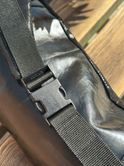 Sort, Crossbody-taske