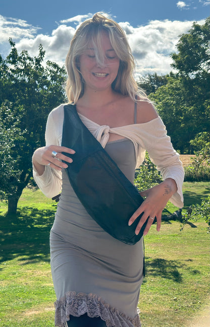 Sort, Crossbody-taske