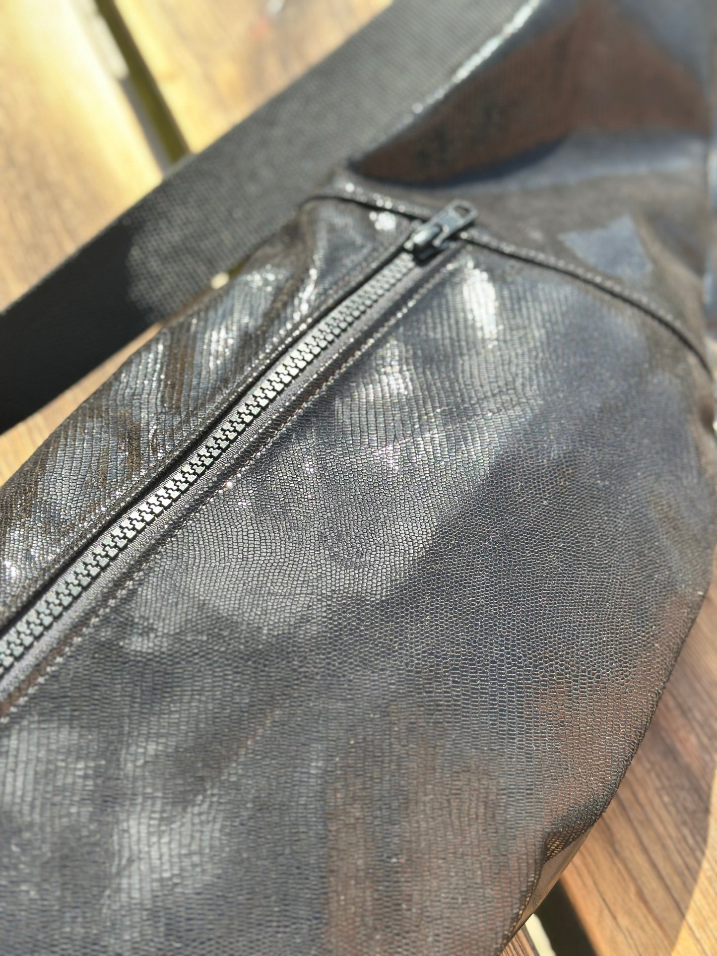 Sort, Crossbody-taske