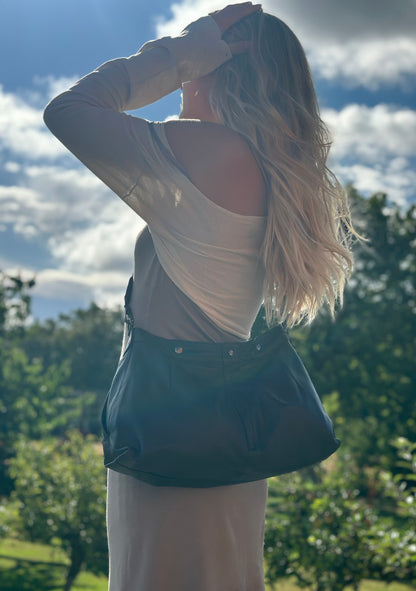 Taske, sort med smarte sidelommer